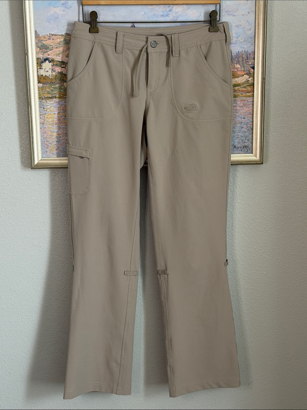 The North Face women’s Tan Cargo Pants size 6 (bin13)